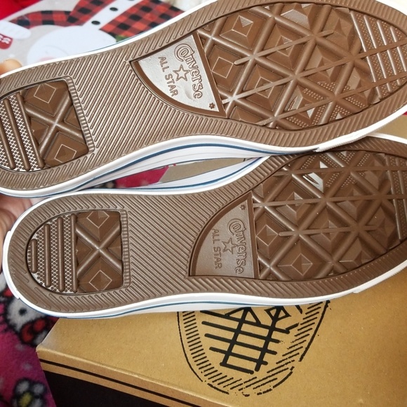 New Converse Chuck Taylor Hi - Picture 4 of 6